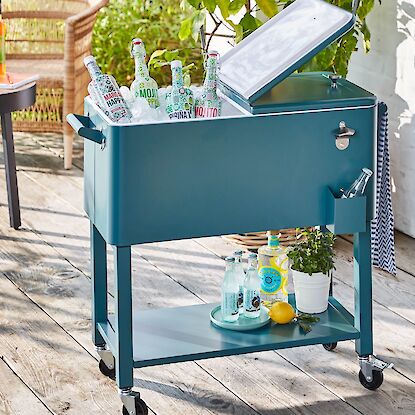 Getr&auml;nkek&uuml;hler auf Rollen mit Eis und Flaschen, ideal f&uuml;r Garten und Terrasse, mit Ablage f&uuml;r Zubeh&ouml;r