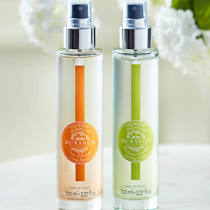 Duftsprays mit Orangenbl&uuml;te und Verbene in eleganten Glasflakons