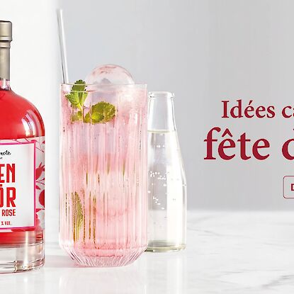 Bouteille de liqueur de rose avec cocktail et p&eacute;tales &ndash; id&eacute;e cadeau pour la f&ecirc;te des M&egrave;res