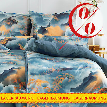 Rabattierte Bettw&auml;sche mit blau-goldenem Muster f&uuml;r stilvolle Schlafzimmergestaltung bei Lagerr&auml;umung