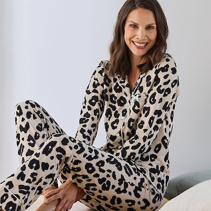 bequemer Pyjama mit Leopardenmuster