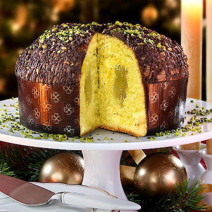 Panettone mit Schokoladenglasur und Pistazien