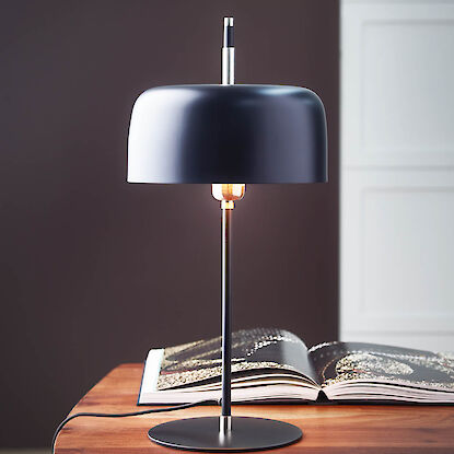 Eine Schwarze tsich lampe