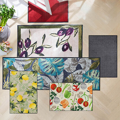 Différents tapis d’entrée en tailles, couleurs et motifs variés