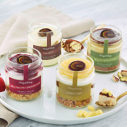 Feine italienische Desserts im Glas – Tiramisu, Lemon Tart, Red Fruits Cheesecake und Dolce Pistacchio